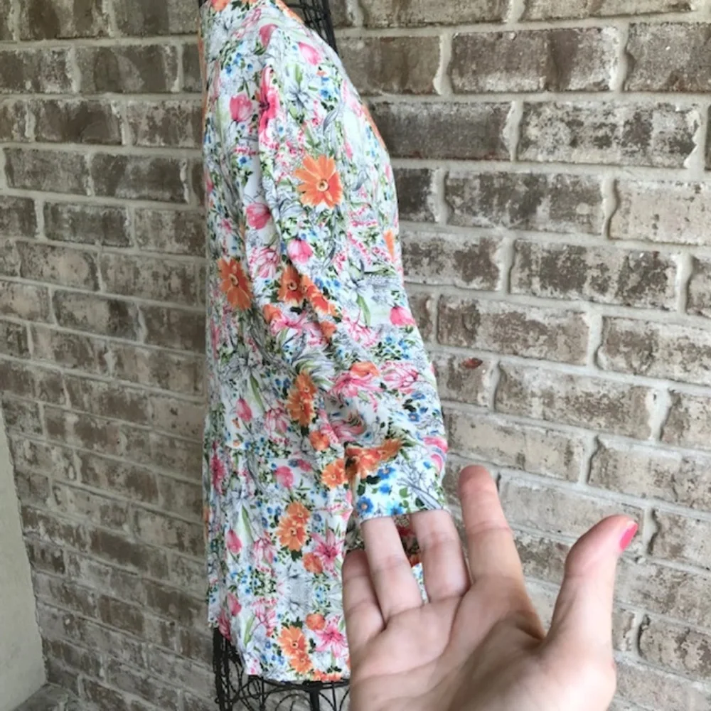 J Jill Floral Blouse Full front button 3/4 Sleeves - Picture 4 of 8